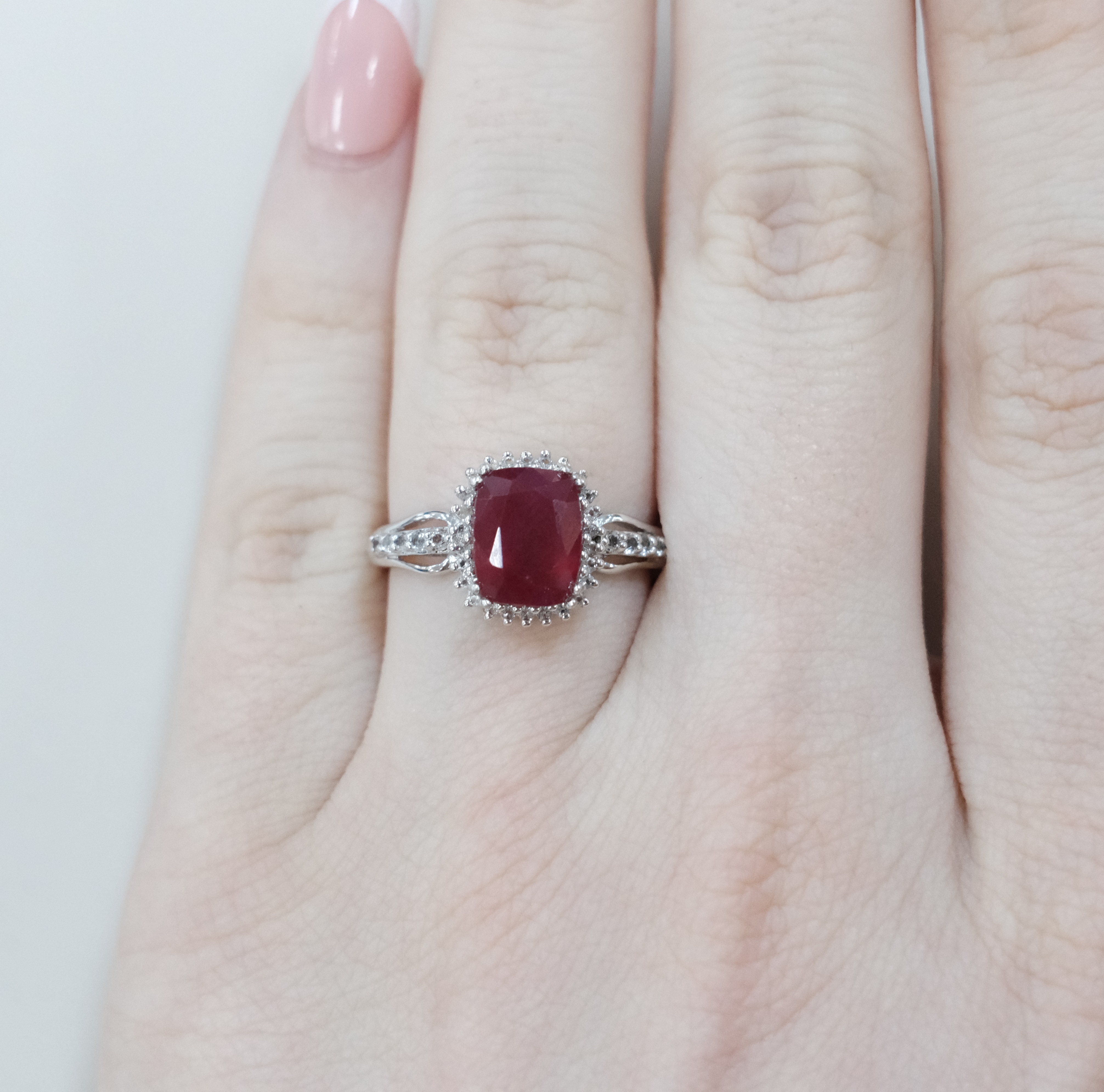 Серебряное кольцо с рубином